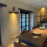 Three-storey Retreat In Piedmont Wine Country شقة