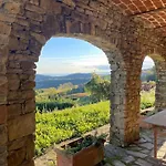 شقة Three-storey Retreat In Piedmont Wine Country